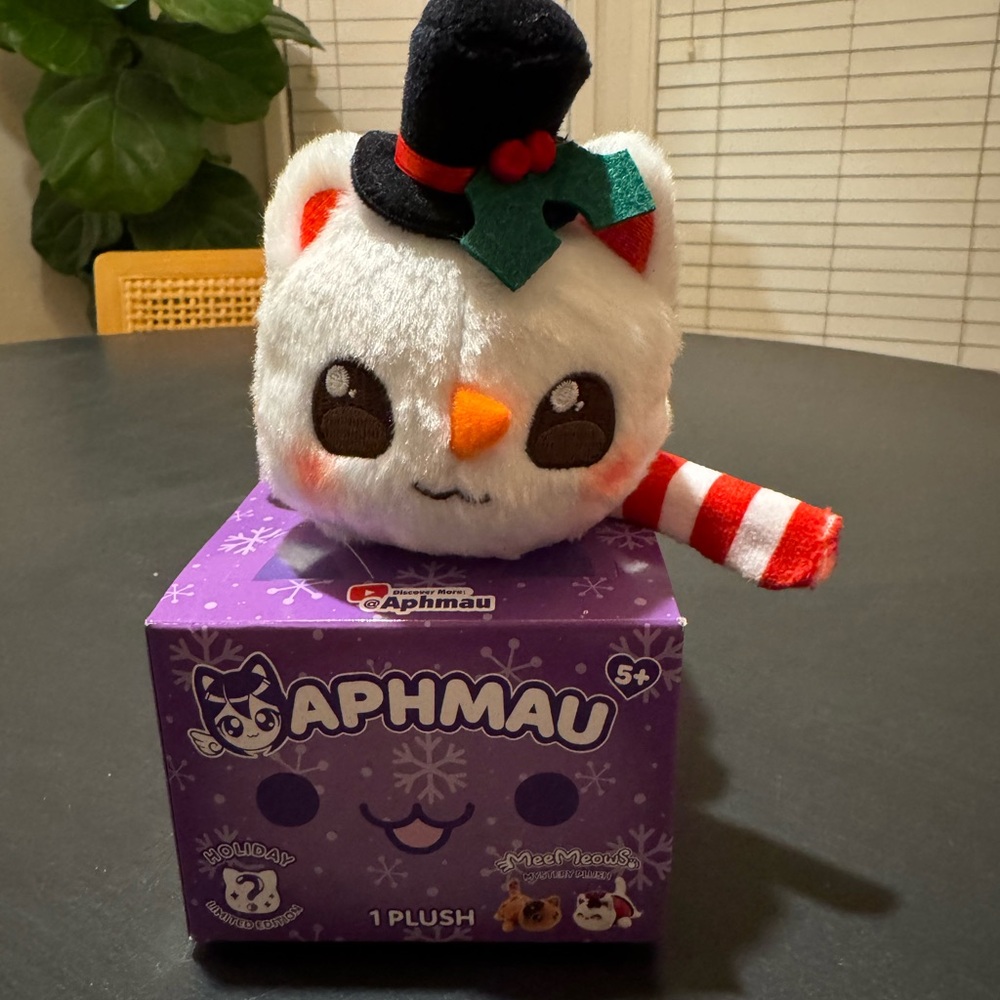 Aphmau MeeMeows Holiday Limited Edition- Snowman Cat 6”